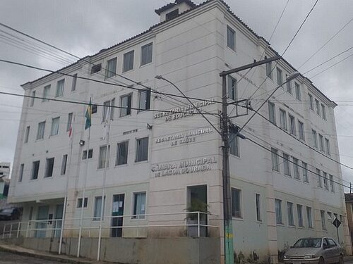 Câmara de Lagoa Dourada é esvaziada por falta de segurança. Risco de desabamento está em análise