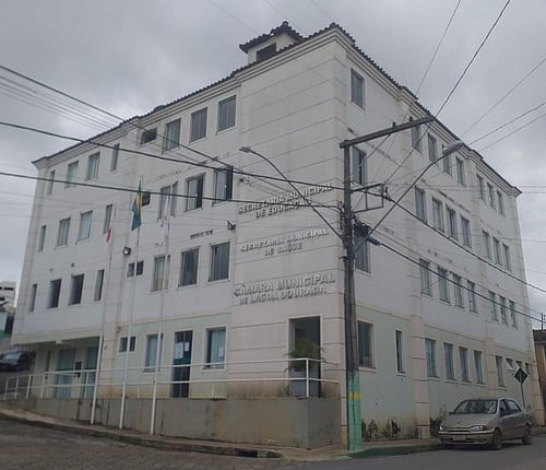 Câmara de Lagoa Dourada é esvaziada por falta de segurança. Risco de desabamento está em análise