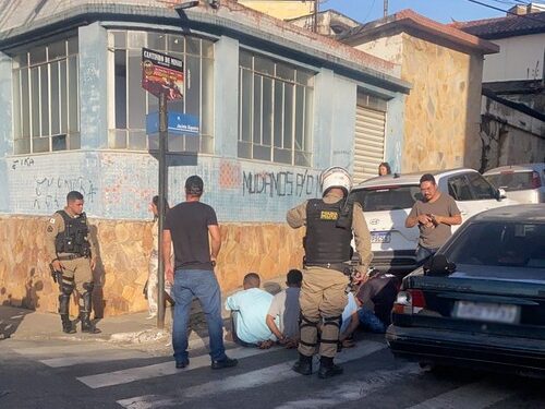 Em ação rápida e eficiente policiais prendem 4 homens no centro de Lafaiete