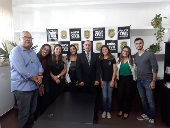 Polícia Civil recebe visita técnica de estudantes da FDCL
