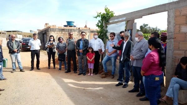 Reunião no Triângulo II discute regularização fundiária no bairro
