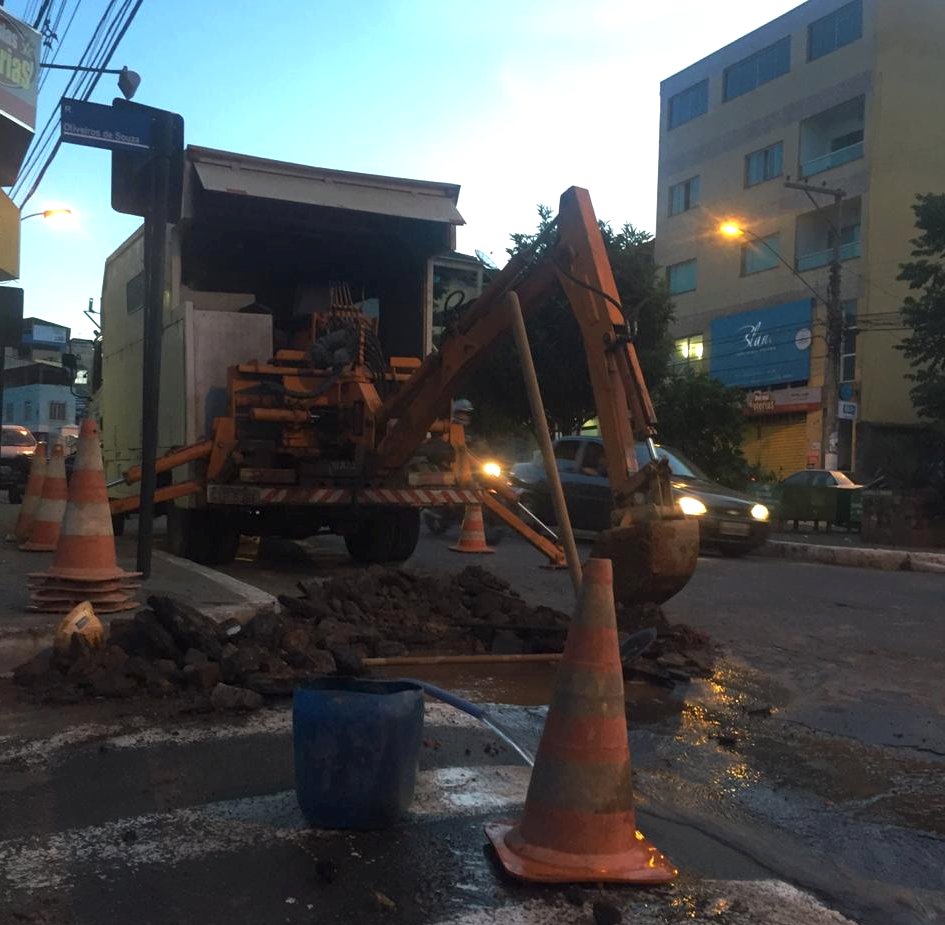 Vazamento da Copasa deixa centro de Lafaiete sem água