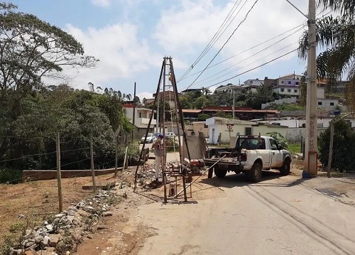Reforma em ponte causa interdição de via