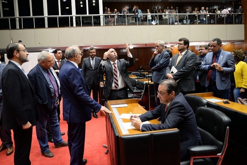 Governador agradece empenho da Assembleia para garantir pagamento do 13º do servidor