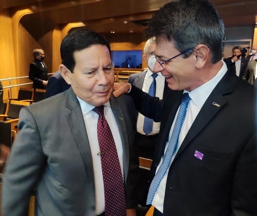 José Cesar da Costa participa de evento ao lado do vice-presidente da República
