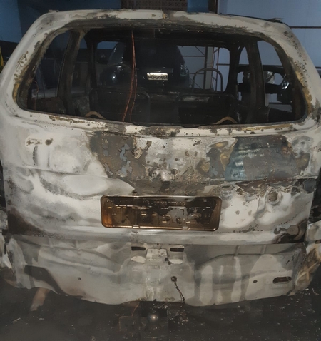 Incêndio danifica cinco carros em oficina em Lafaiete