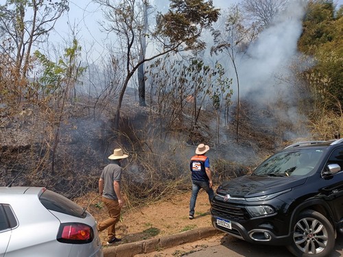 Nuvem de fumaça de incêndio chega a região do Jubileu em Congonhas