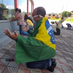 Católicos e evangélicos oram pelo fim da pandemia de coronavirus