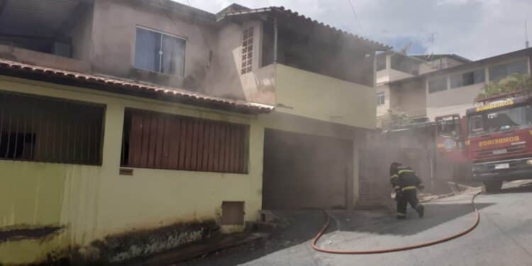 Família diz que incêndio em residência em Lafaiete foi criminoso