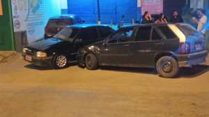 Trio é suspeito de agredir dono para roubar veículo e de provocar acidente em Carandaí