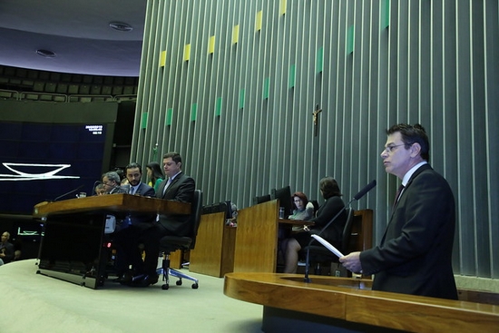 CNDL e CDL Jovem participam de sessão no Congresso Nacional pelo dia livre de impostos