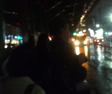Terminal de ônibus sem luz em Lafaiete