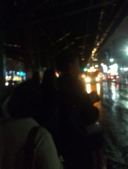 Terminal de ônibus sem luz em Lafaiete