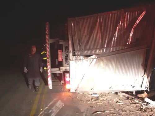 Motorista morre em acidente com caminhão
