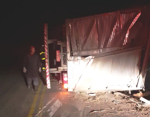 Motorista morre em acidente com caminhão