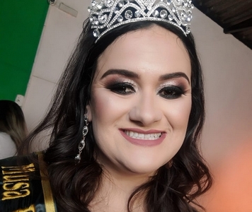 Isabel Coelho vence o concurso Musa Plus Size Instagram Lafaiete