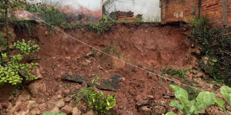 Bombeiros atendem diversos chamados devido às chuvas em Barbacena