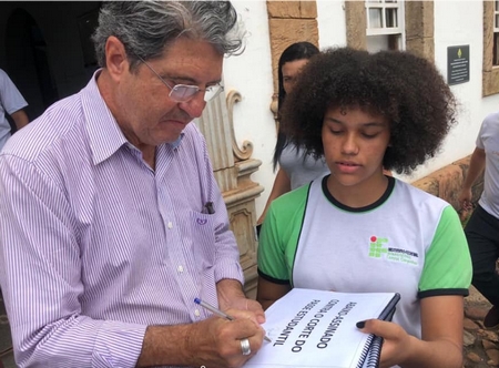 Prefeito de Congonhas revoga decreto que prejudicava estudantes