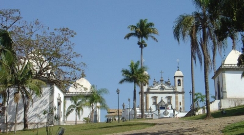 Menores são flagradas rabiscando capela do Santuário do Bom Jesus em Congonhas