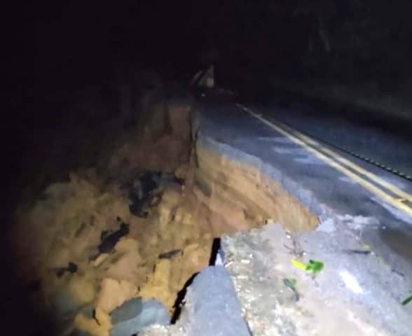 Pista cede e estrada na região está parcialmente interditada