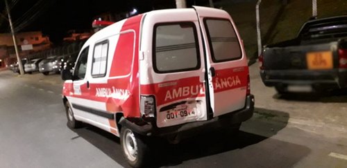 Ambulância com duas gestantes se envolve em acidente