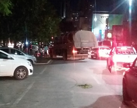 Acidente deixa motociclista ferido e trânsito parado no centro de Lafaiete