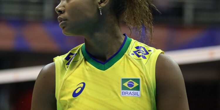 Lafaietense é campeã com seleção brasileira de vôlei e eleita a melhor da competição Sul-Americana