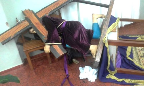Imagem do Senhor dos Passos é atacada dentro de igreja