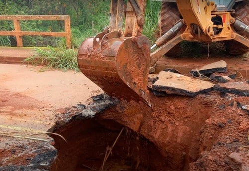 Acesso a ponte em Ouro Branco segue interditado por tempo indeterminado