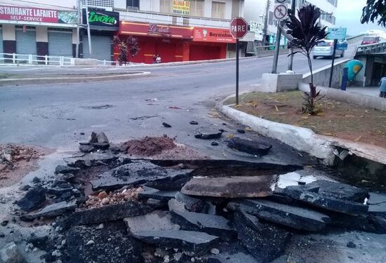 Serviço da Copasa fecha via de acesso ao viaduto