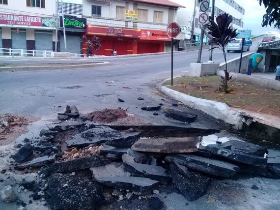 Serviço da Copasa fecha via de acesso ao viaduto