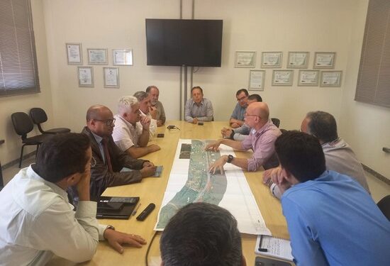 Prefeitos discutem com mineradora projeto do trevo de Moeda