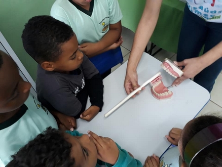 Falta de assistência à saúde bucal infantil preocupa vereadora de Lafaiete
