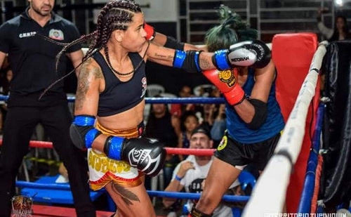 Lutadoras de Congonhas mantêm os cinturões de Muay Thai