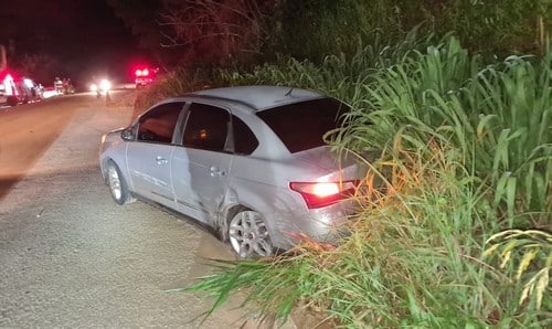 Acidente com três carros deixa dois feridos