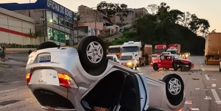 Duas pessoas ficam feridas em acidente na 040 em Lafaiete