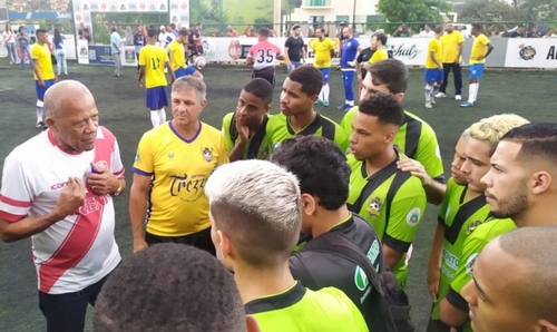 Dadá Maravilha prestigia final de campeonato de futebol em Ouro Branco