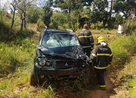 Casal morre em batida entre moto e carro