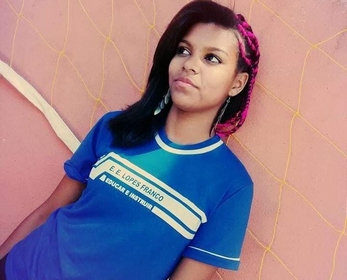 Jovem assassinada é sepultada. Escola lamenta morte da ex-aluna
