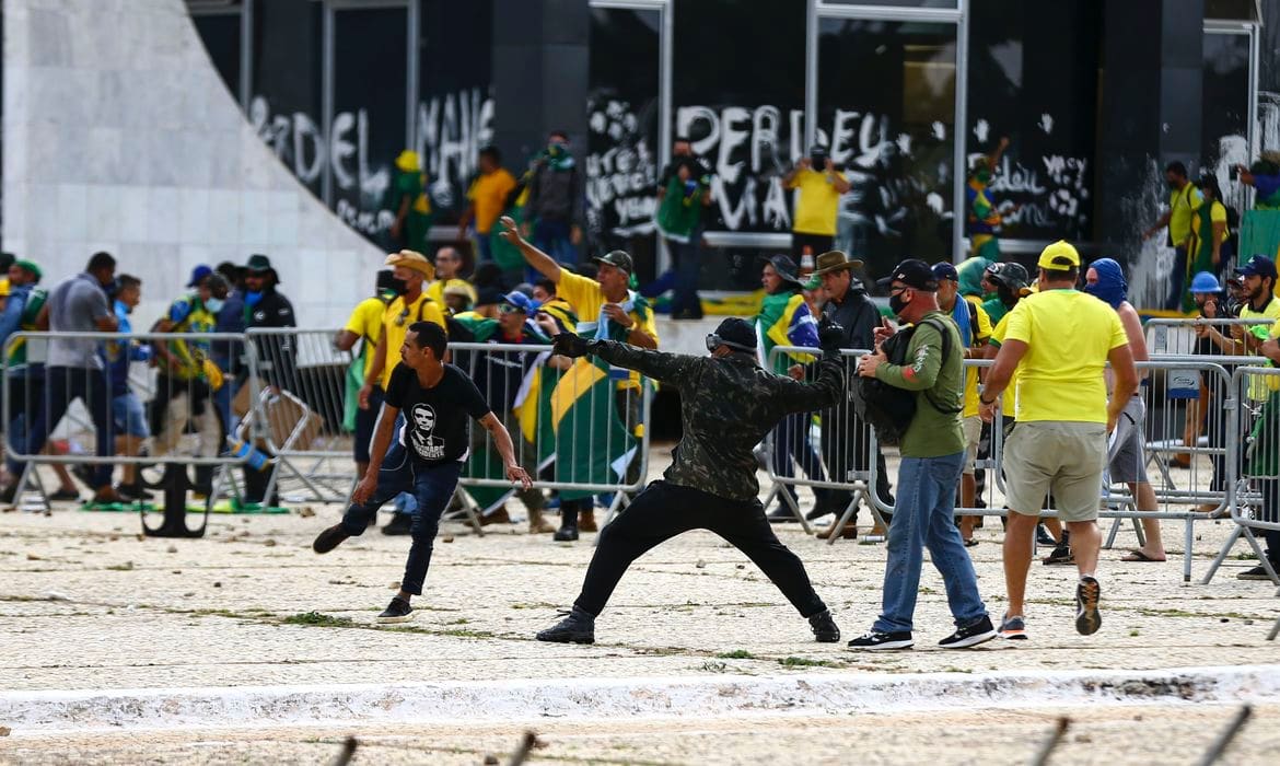 O Golpismo Bolsonarista em ataque ao Brasil
