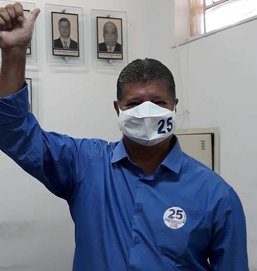 Mário Marcus vota pensando em reeleição e Divino Pereira não fala com imprensa