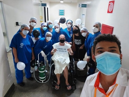 Prefeito vence Covid, recebe alta e agradece equipe do hospital