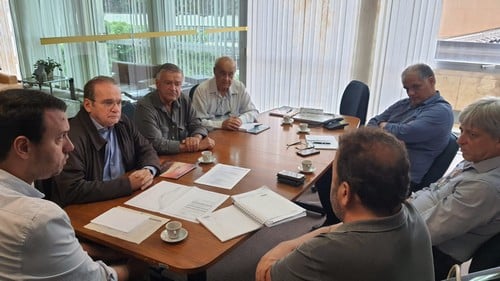 Más condições das estradas da região são discutidas em reunião do D.E.R, Amalpa e Gerdau