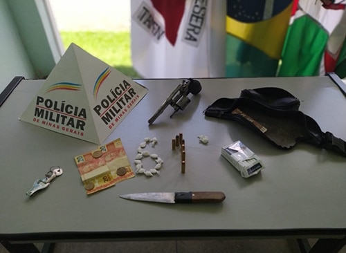 PM apreende menor suspeito de posse de arma e tráfico