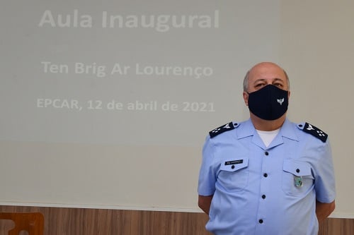Oficial-general de Carandaí ministra aula inaugural da EPCAR em 2021