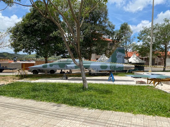 Carandaí ganha um Caça F-5 de presente