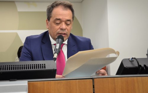 Aprovado parecer de Glaycon Franco que beneficia municípios em projeto sobre repasses
