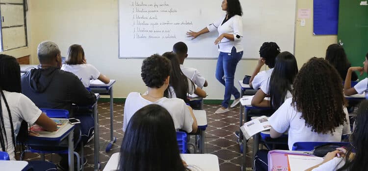 Projeto que trata da saúde ocupacional dos profissionais da Educação vira lei