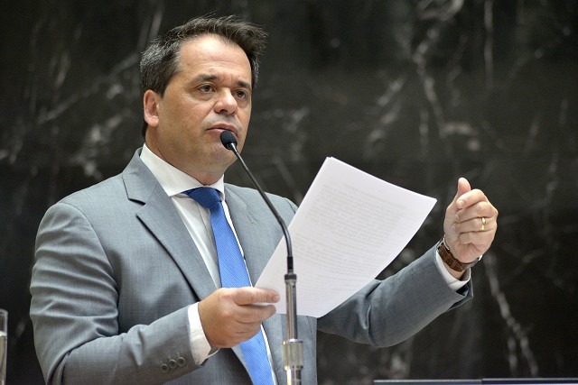Glaycon Franco se posiciona contra redução de escola em tempo integral