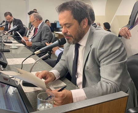 Glaycon Franco é relator de  projetos que ajudam a socorrer caixas dos municípios mineiros